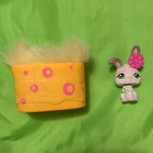 Hasbro LPS Littlest Pet Shop Yellow and Pink Bag and Bunny Set (#211)
